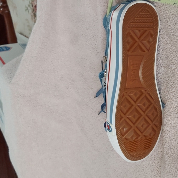 Shoes - Picture 2 of 3